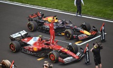 开云体育下载-包含雷诺车队逆转红牛二队，汉密尔顿高光表现的词条