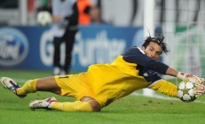 开云APP-字母哥爆发，76人末节带走广东队，一场跨越时空的篮球狂想