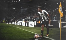 开云体育中国-赛道奇迹夜，哈斯车队颠覆性碾压红牛，阿隆索惊艳四座改写F1历史