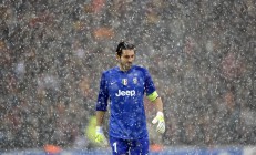 开云体育入口-利拉德统治全场，勇士碾压广东队背后的篮球全球化启示