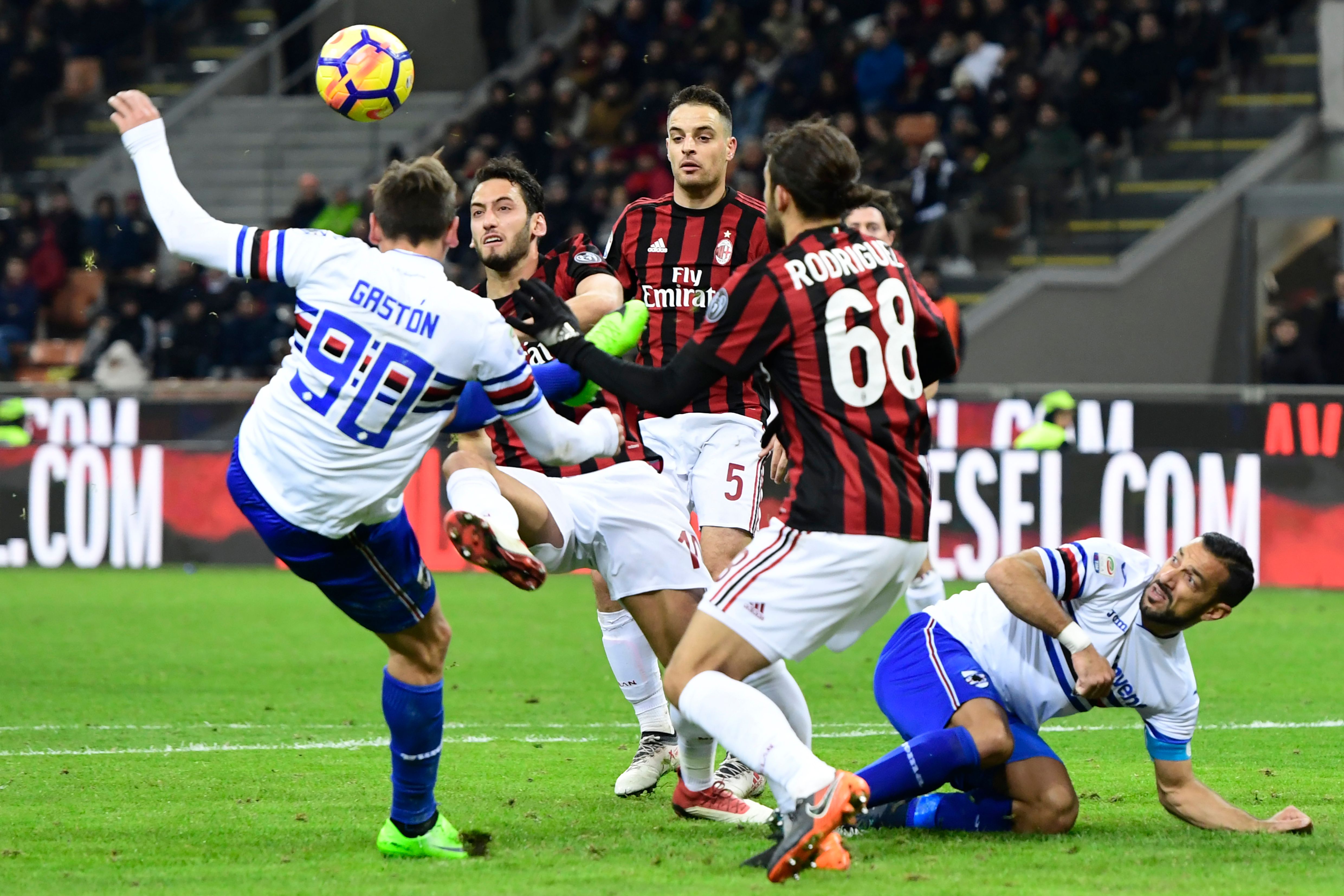 意大利AC米兰队轻松击败对手的简单介绍