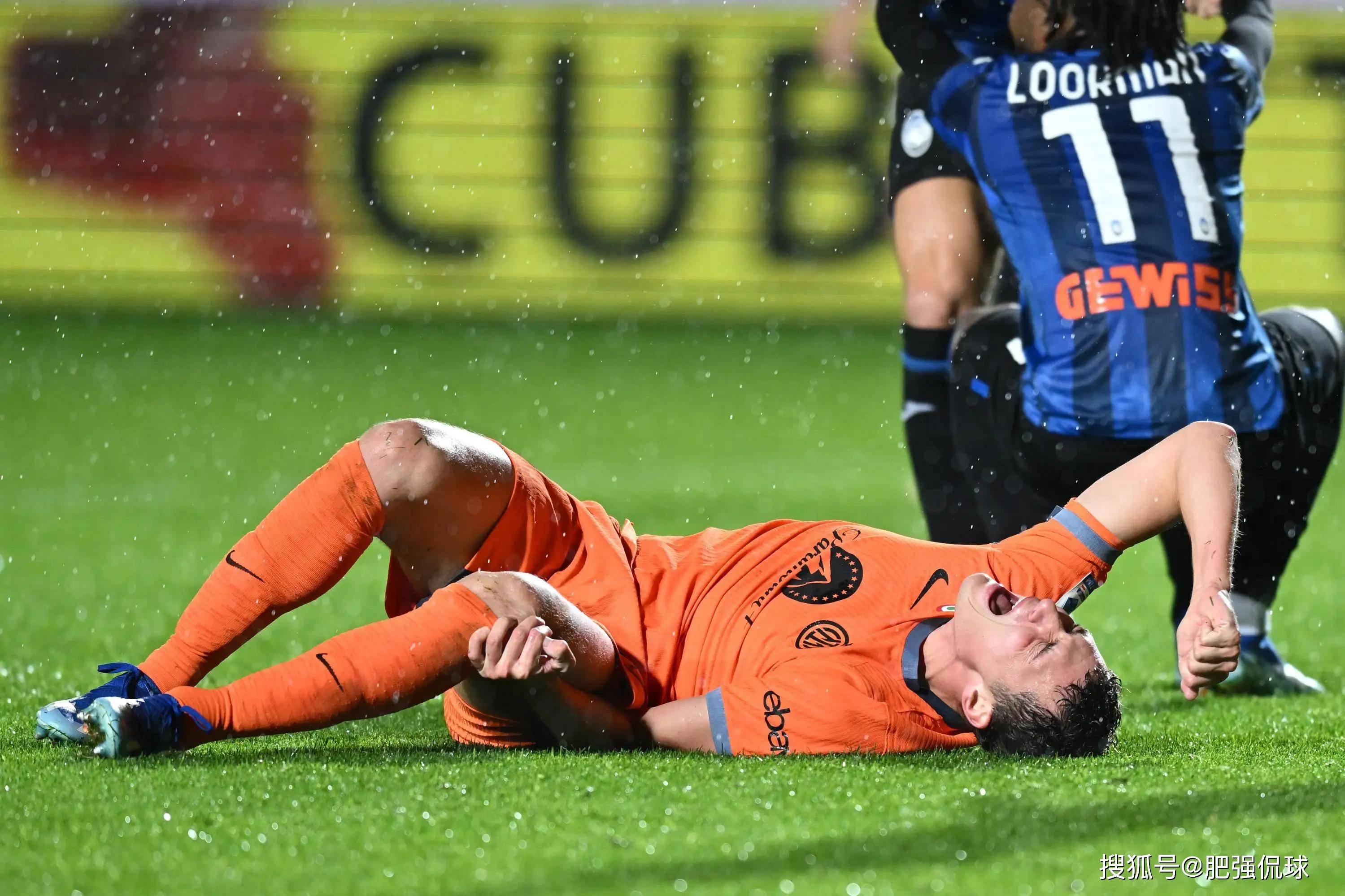 比赛中受伤的重要球员频繁下场,对球队影响极大的简单介绍 比赛中受伤的重要球员频繁下场,对球队影响极大的简单介绍