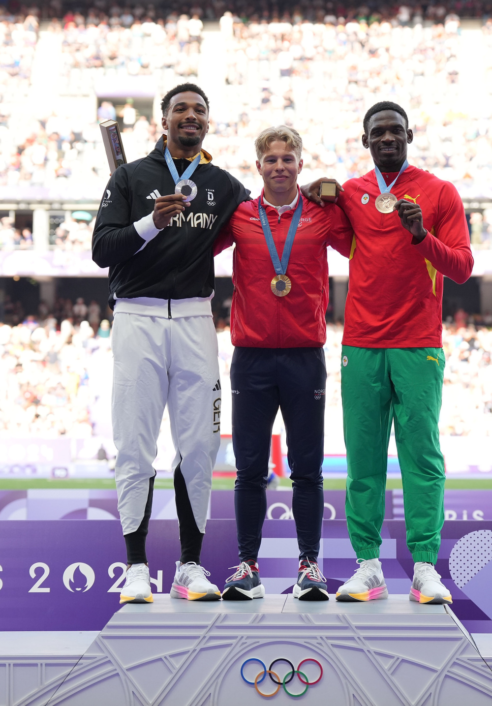 包含奥地利运动员表现抢眼夺得金牌的词条