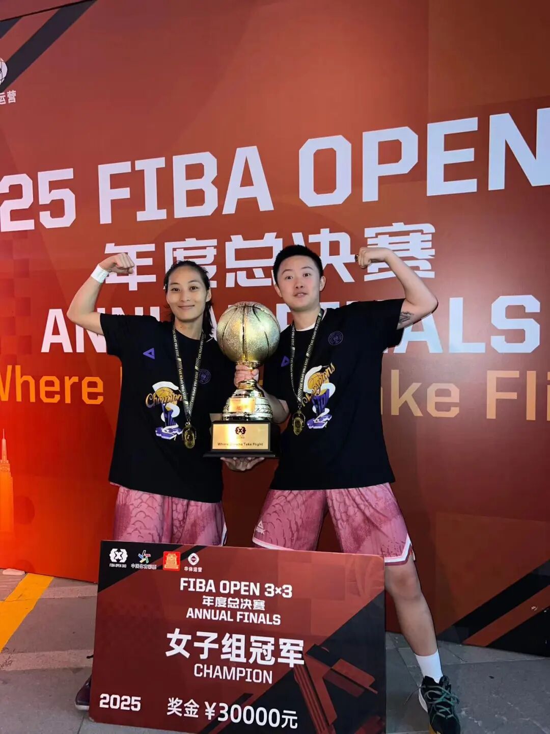 包含狂揽个人荣誉，球员豪夺MVP称号的词条