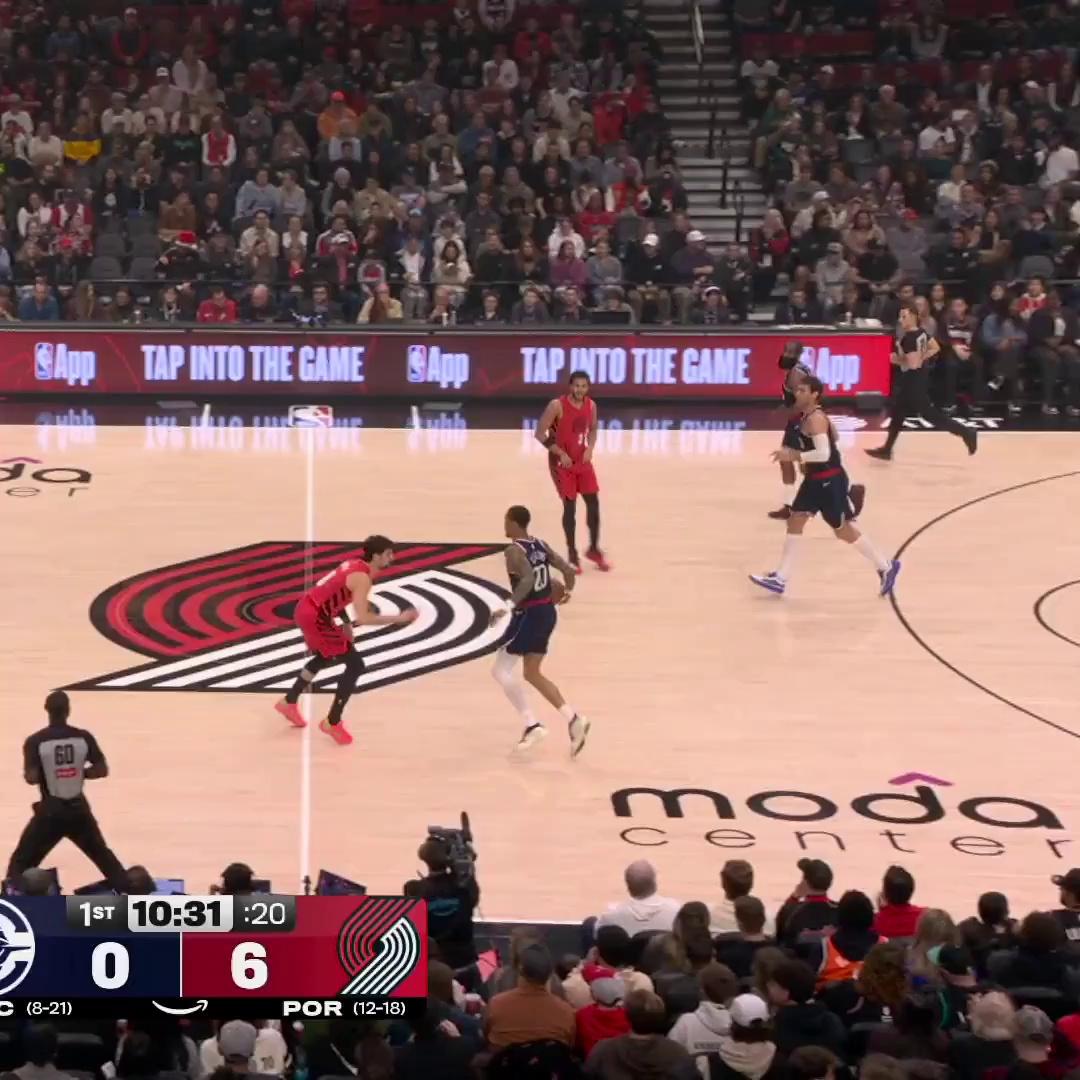 雄鹿横扫篮网，布鲁克-洛佩兹献投篮高效的简单介绍