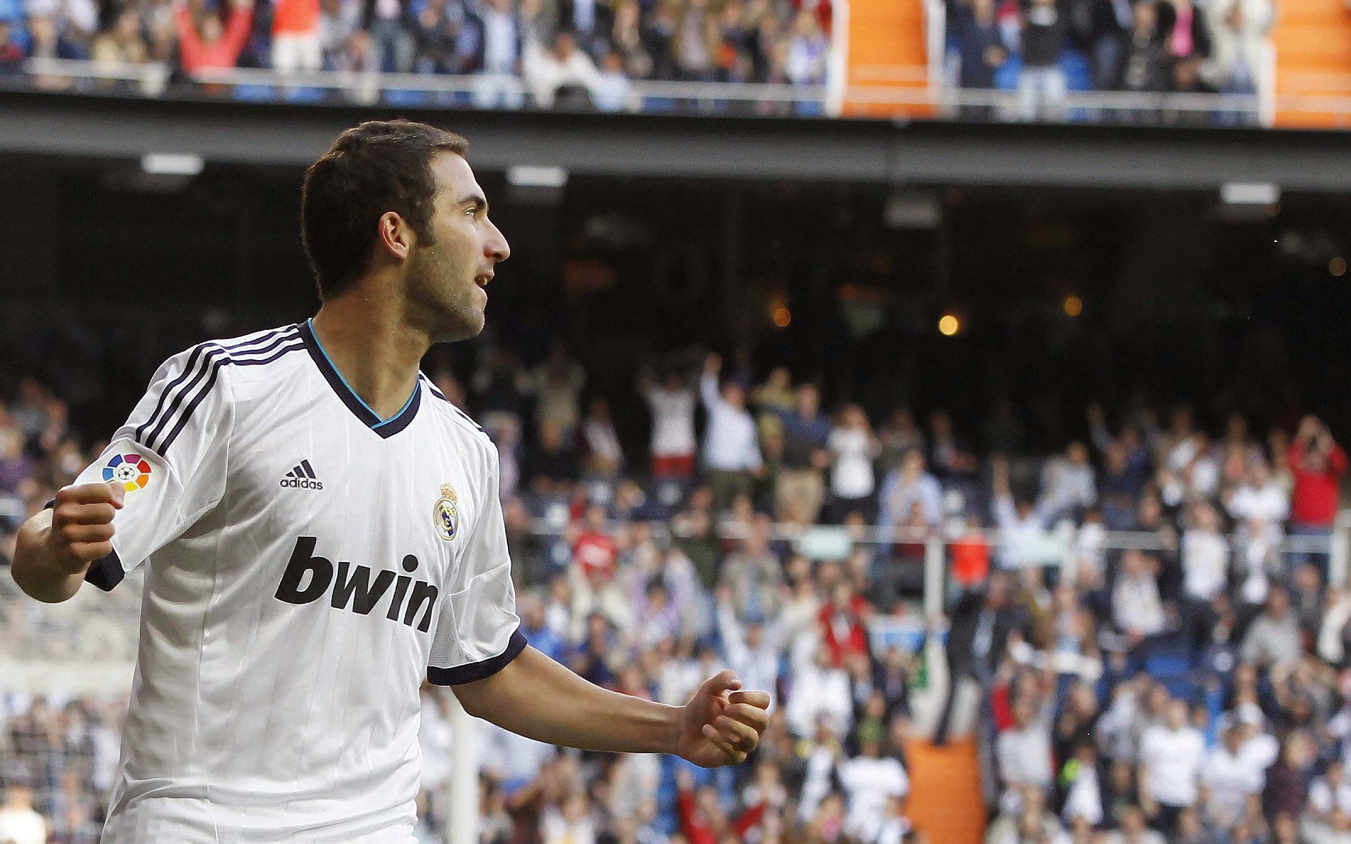 绿茵场上的双重奏，皇家社会横扫皇马，德布劳内打出生涯之夜