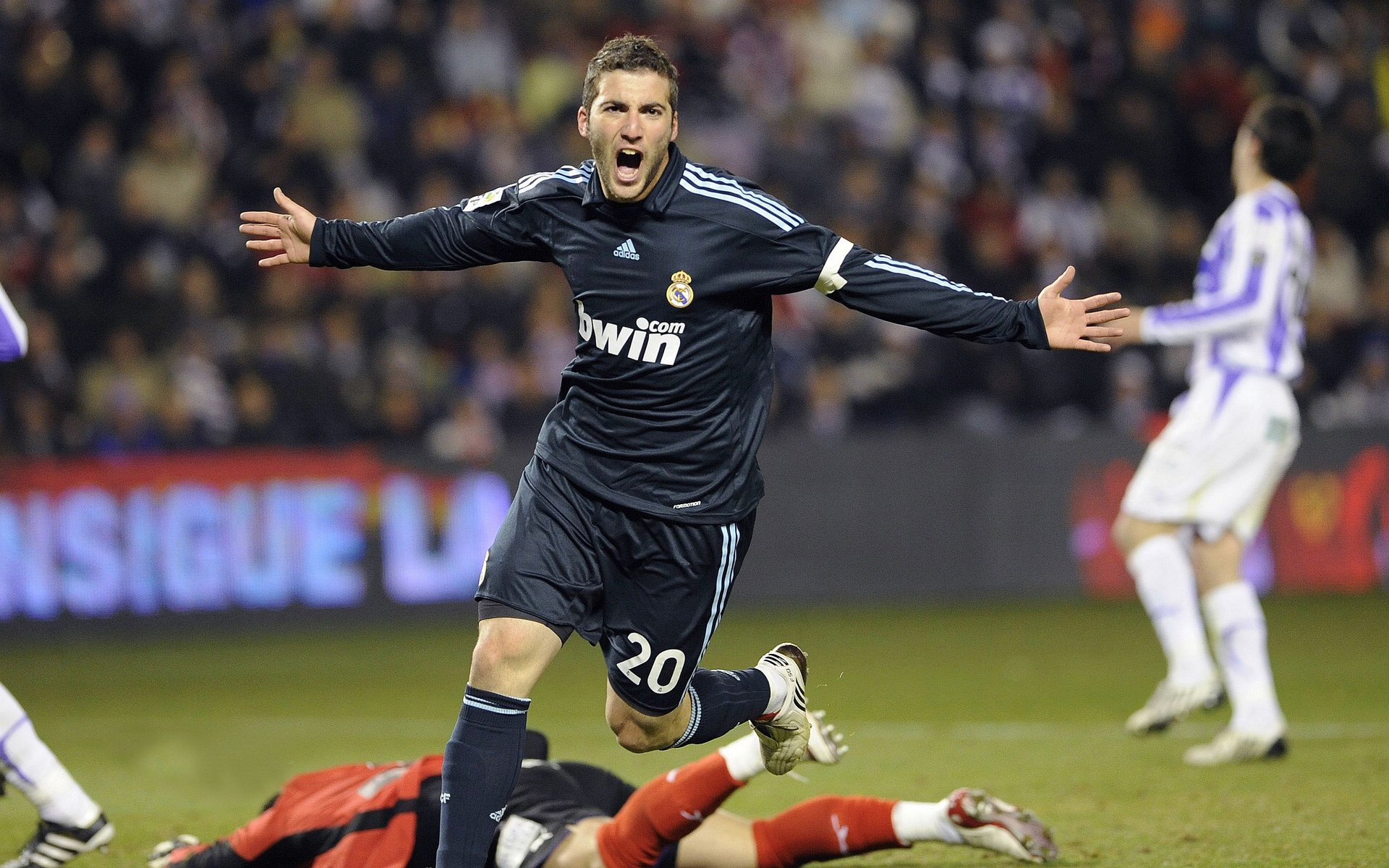 逆转神话，阿尔瓦雷斯统治全场，美国队如何打破瑞士不败神话